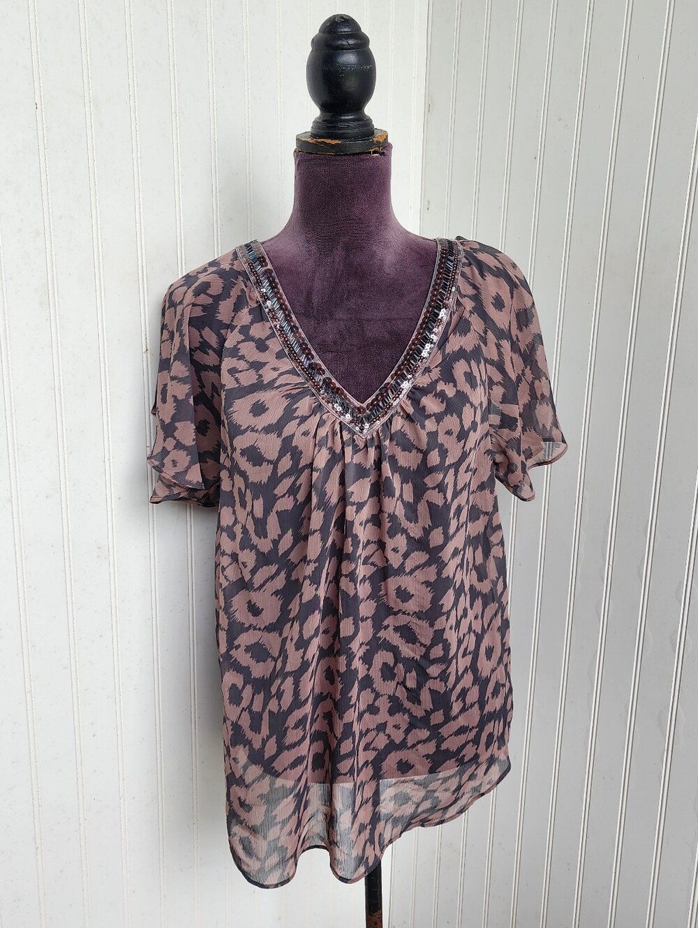 NWT Express Animal Print Beads Sheer Taupe Short Sleeve Top Blouse Lightweight L
